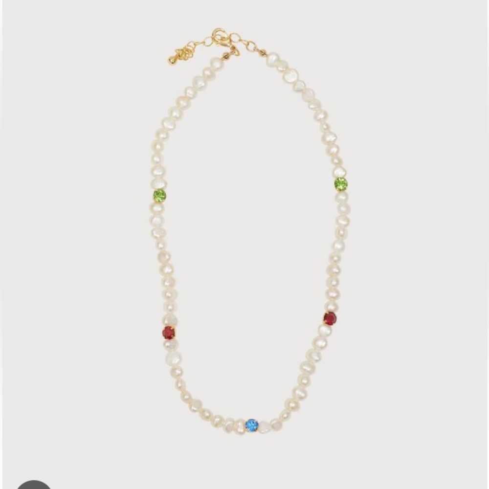 En route Artemis necklace